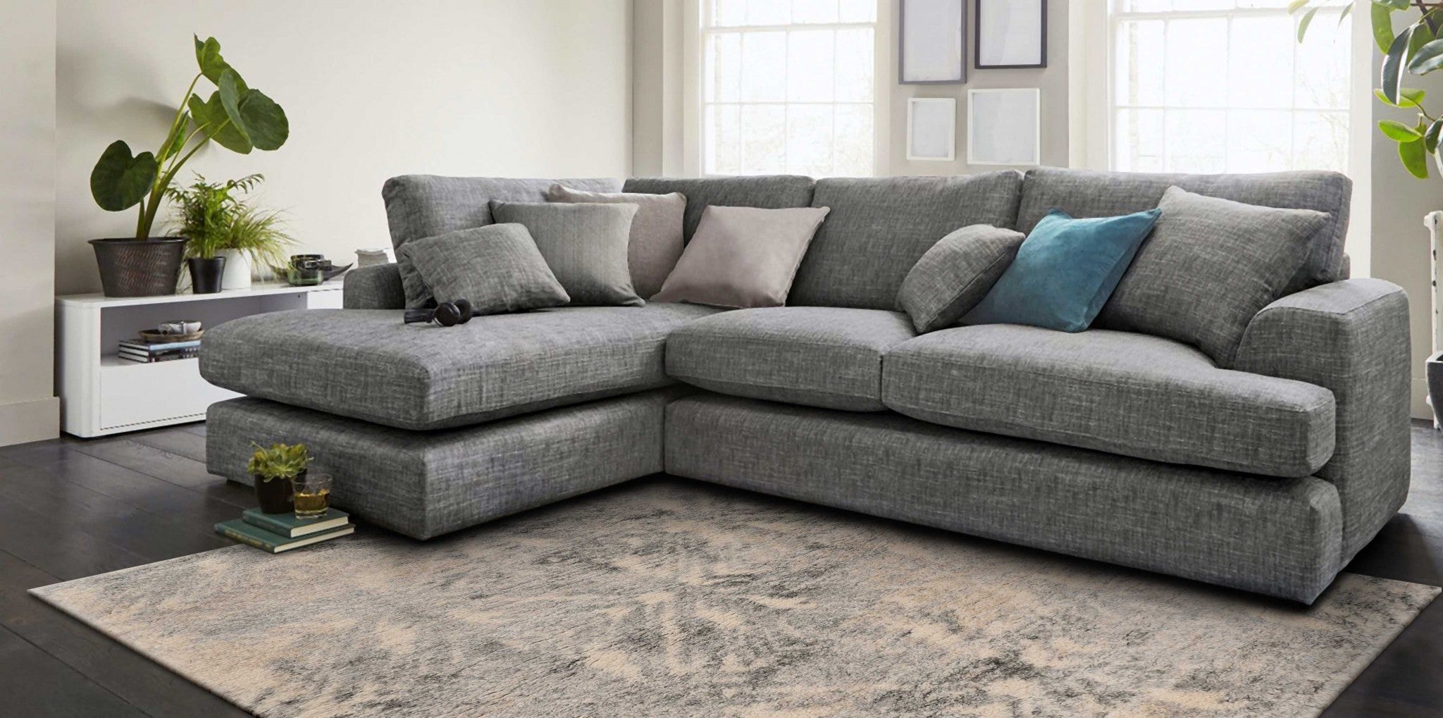 7' X 9' Polypropylene Ivory Or Grey Area Rug