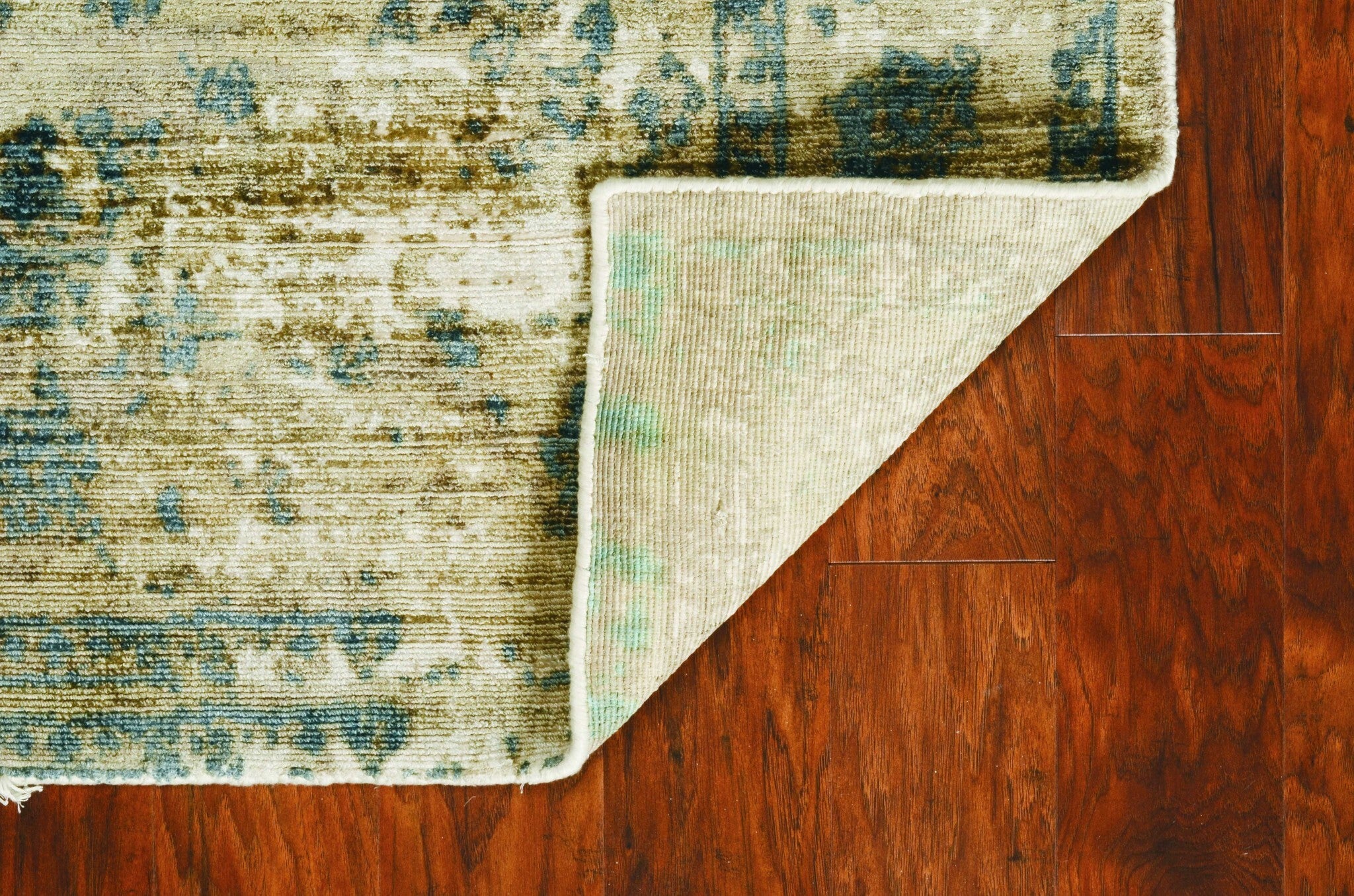 5' X 7' Viscose Sand Or Blue Area Rug