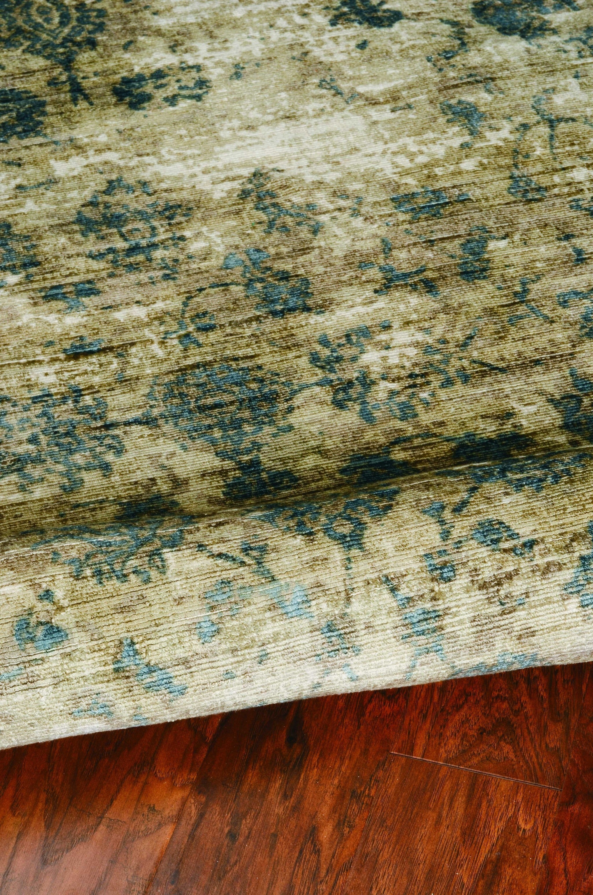 5' X 7' Viscose Sand Or Blue Area Rug