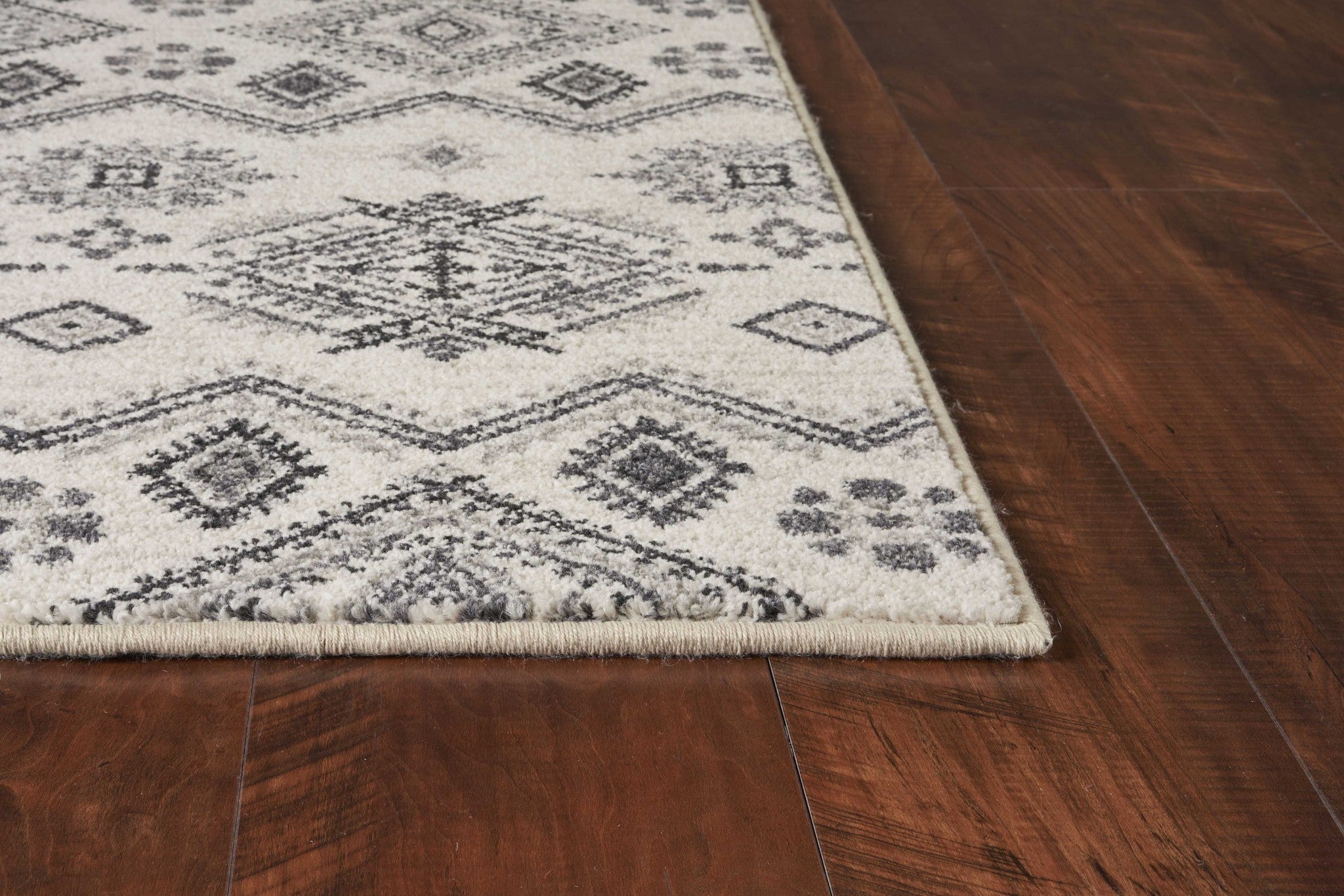 2' X 4' Polypropylene Ivory Or Grey Area Rug