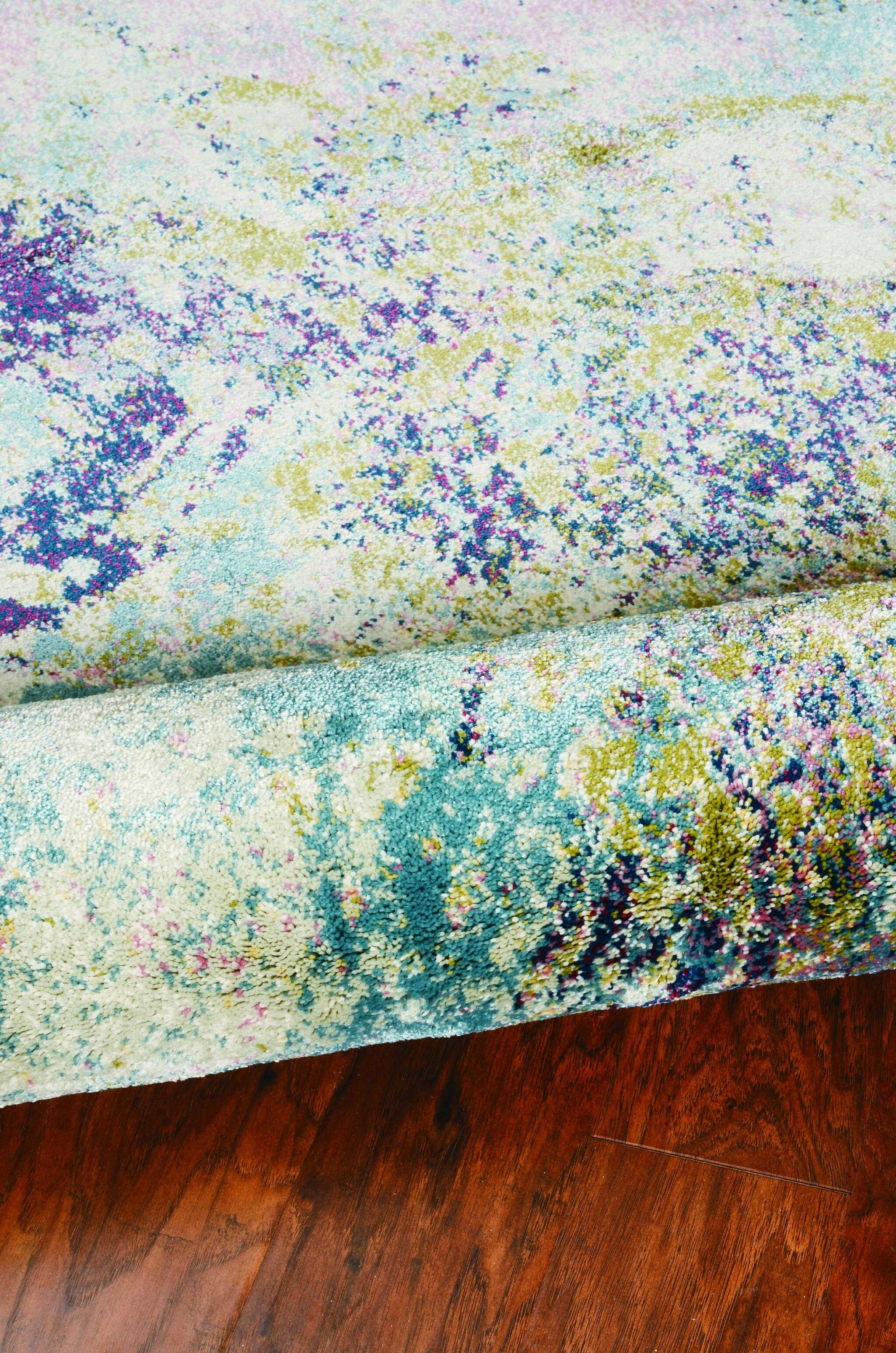 94 X 118 Ivory Polypropylene Rug