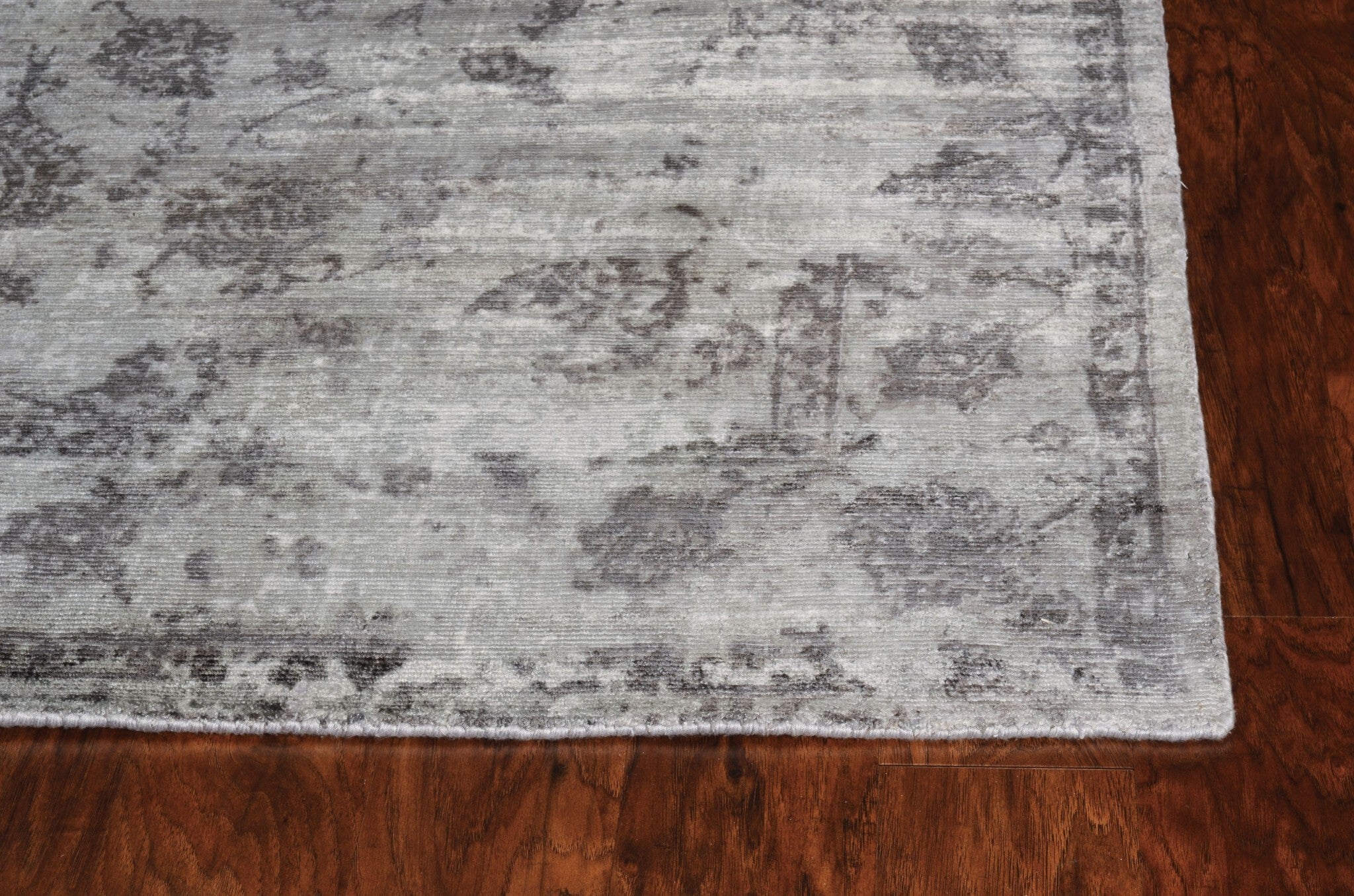 9'X12' Grey Hand Loomed Distressed Floral Indoor Area Rug