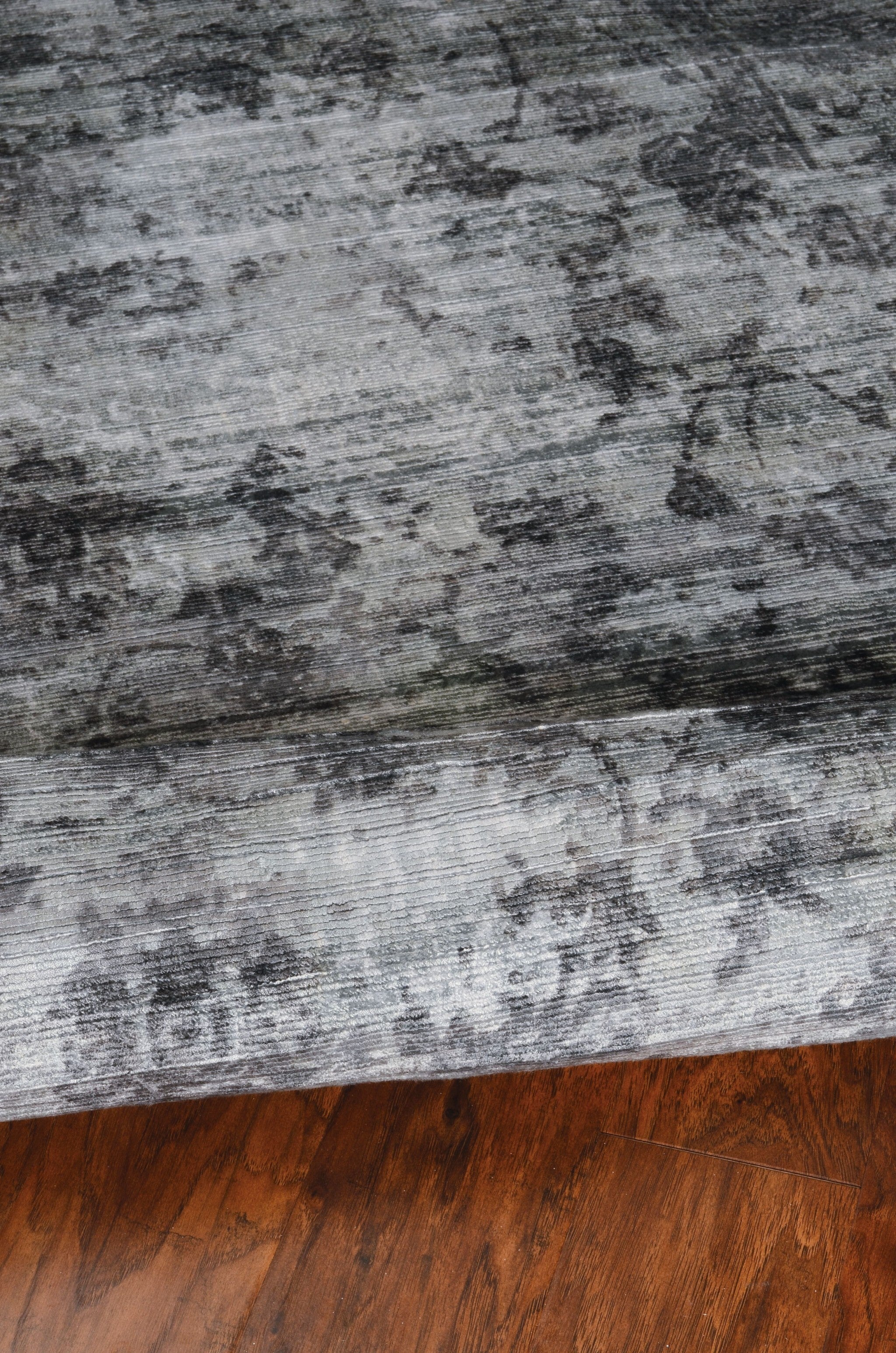 9'X12' Grey Hand Loomed Distressed Floral Indoor Area Rug