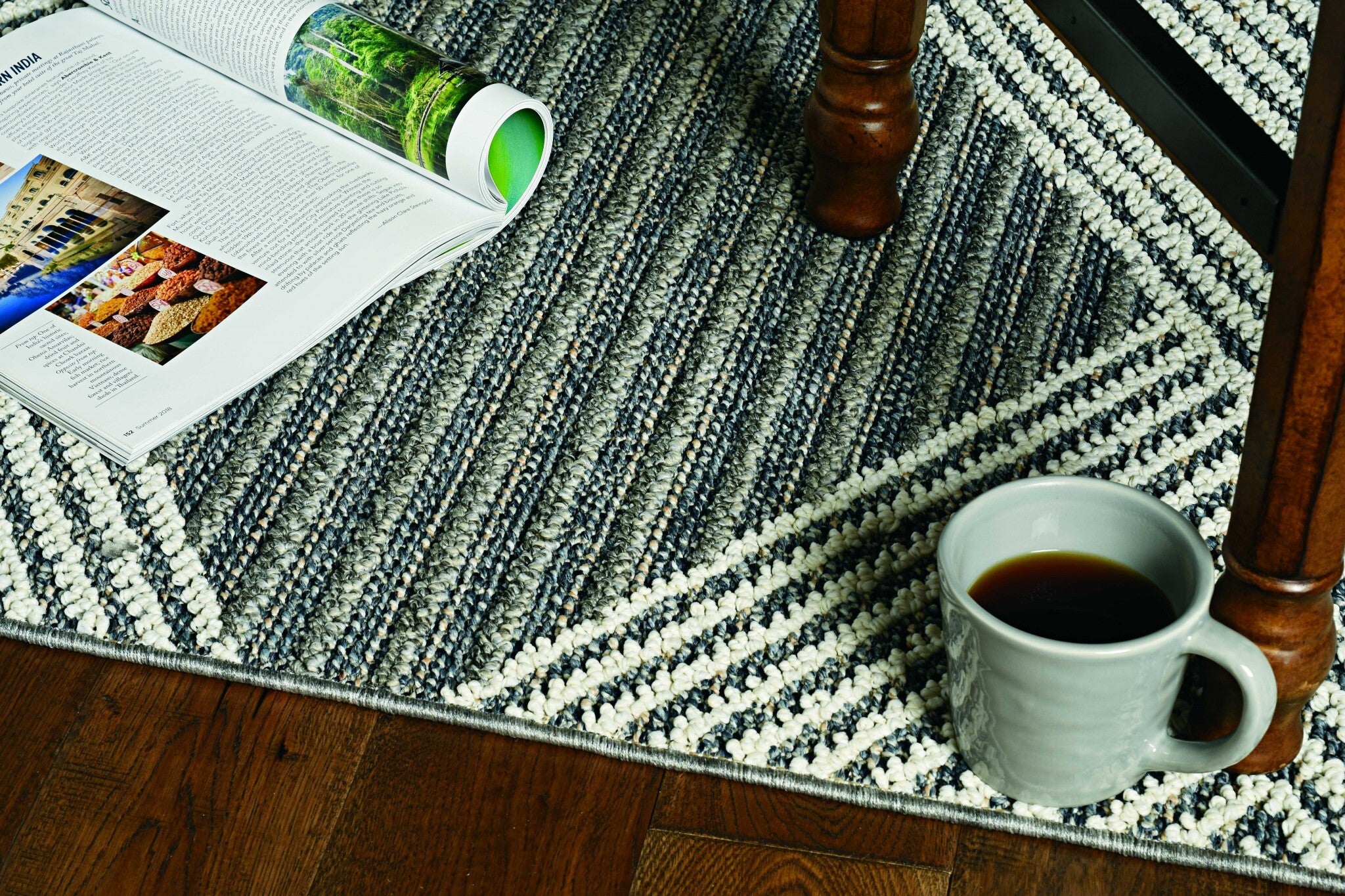 4' X 6' Grey Or Ivory Geometric Diamond Area Rug