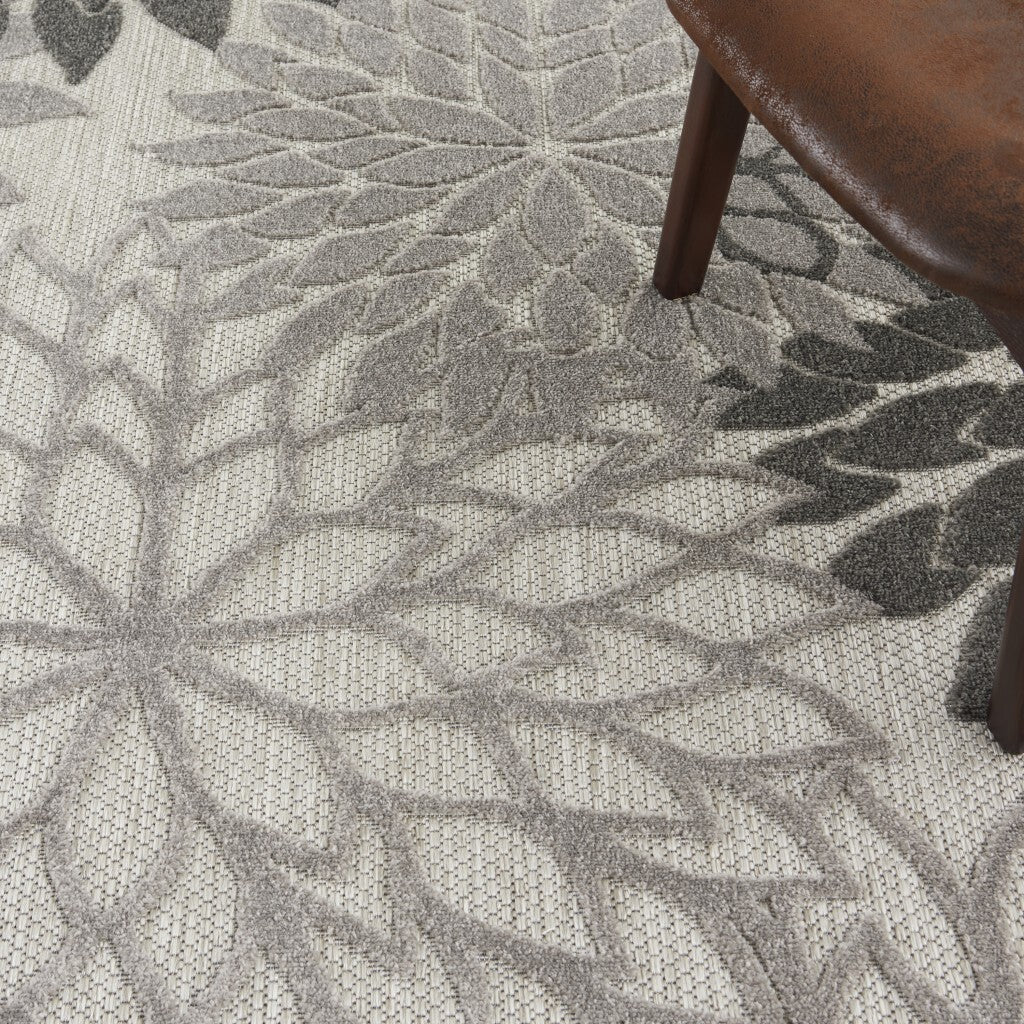 4' Round Silver And Gray Indoor Outdoor Area Rug