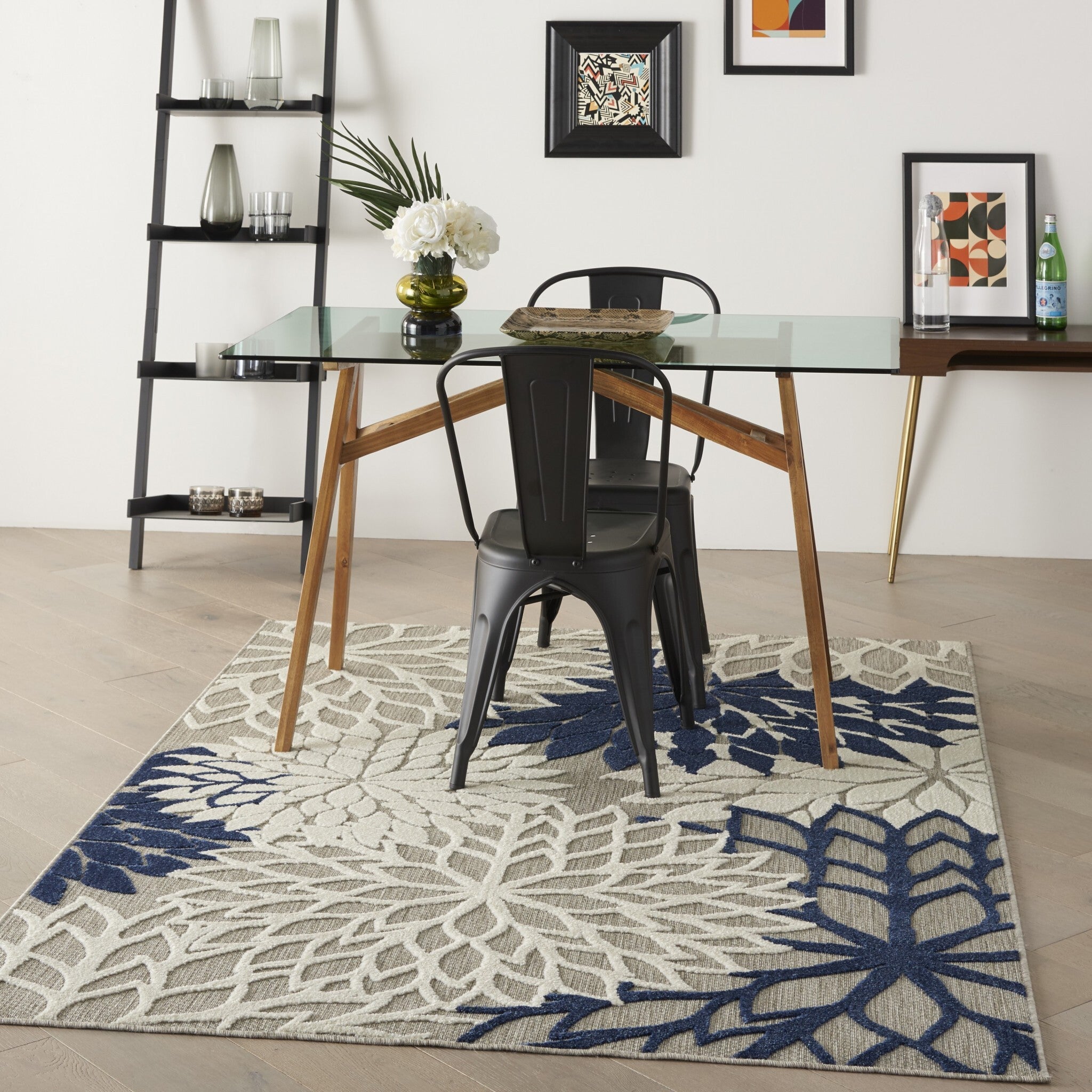 4' X 6' Ivory And Navy Indoor Outdoor Area Rug