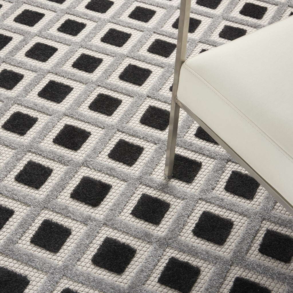 5' X 8' Black White Gray Indoor Outdoor Area Rug