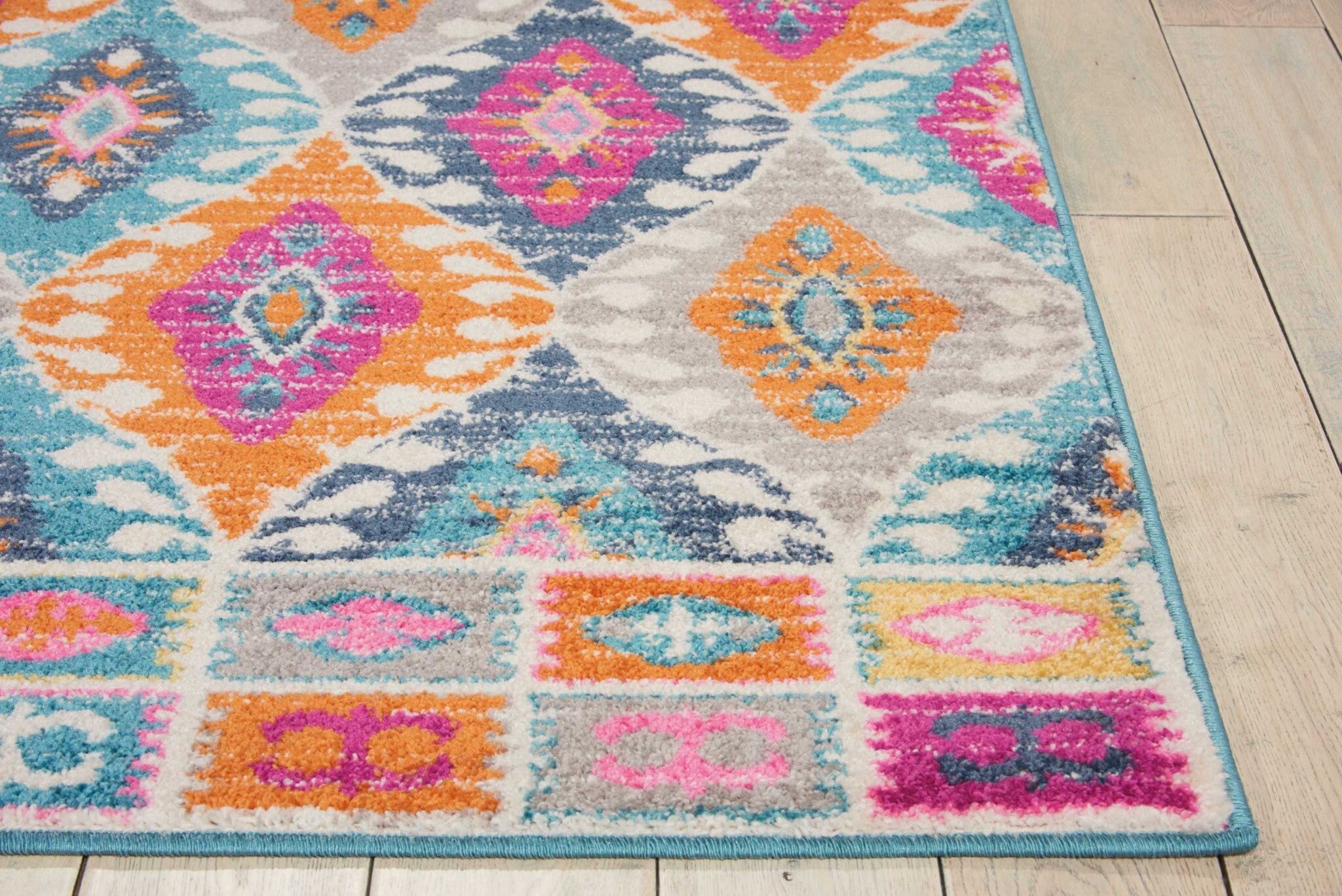 4' X 6' Multicolor Ogee Pattern Area Rug