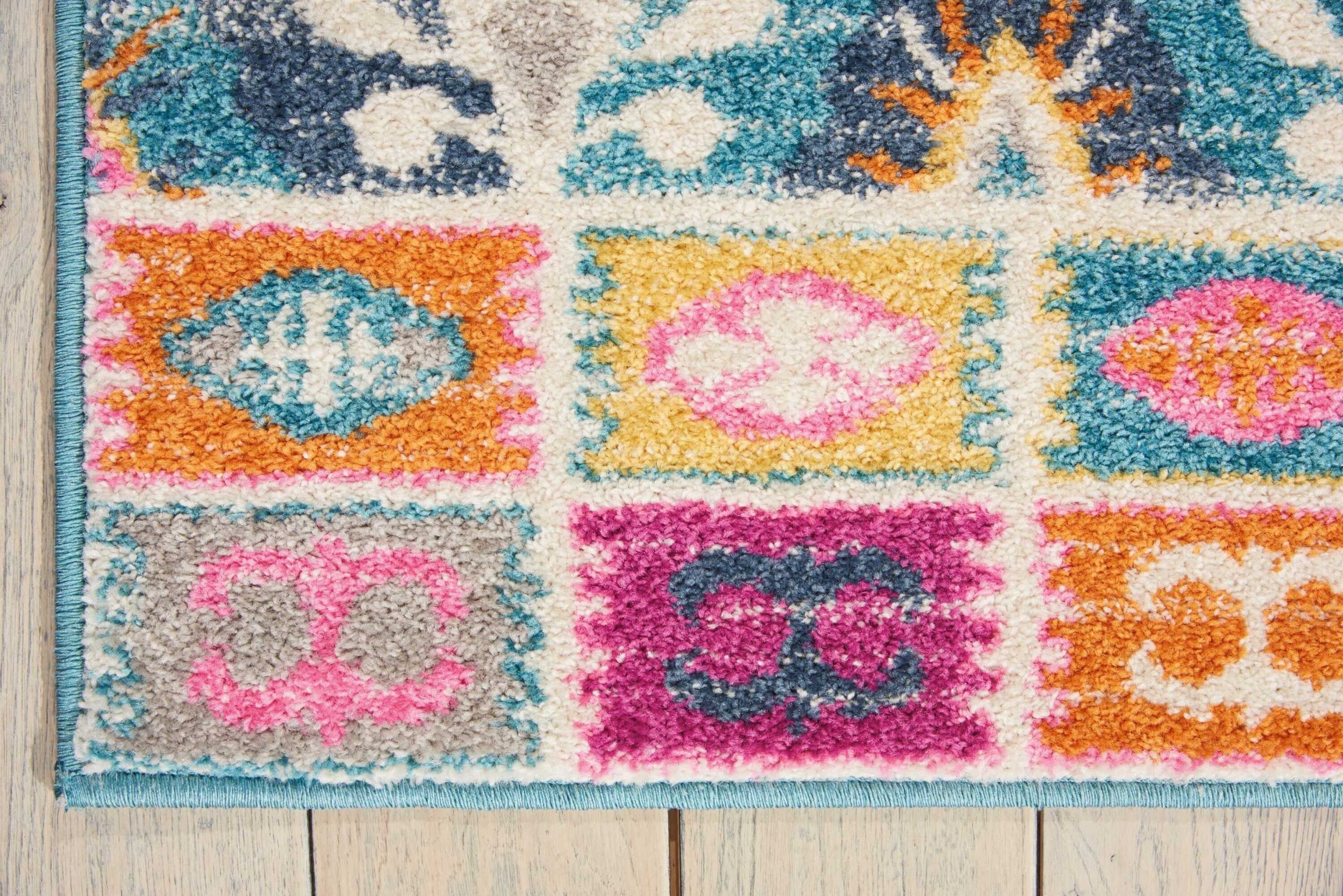 5' X 7' Multicolor Ogee Pattern Area Rug