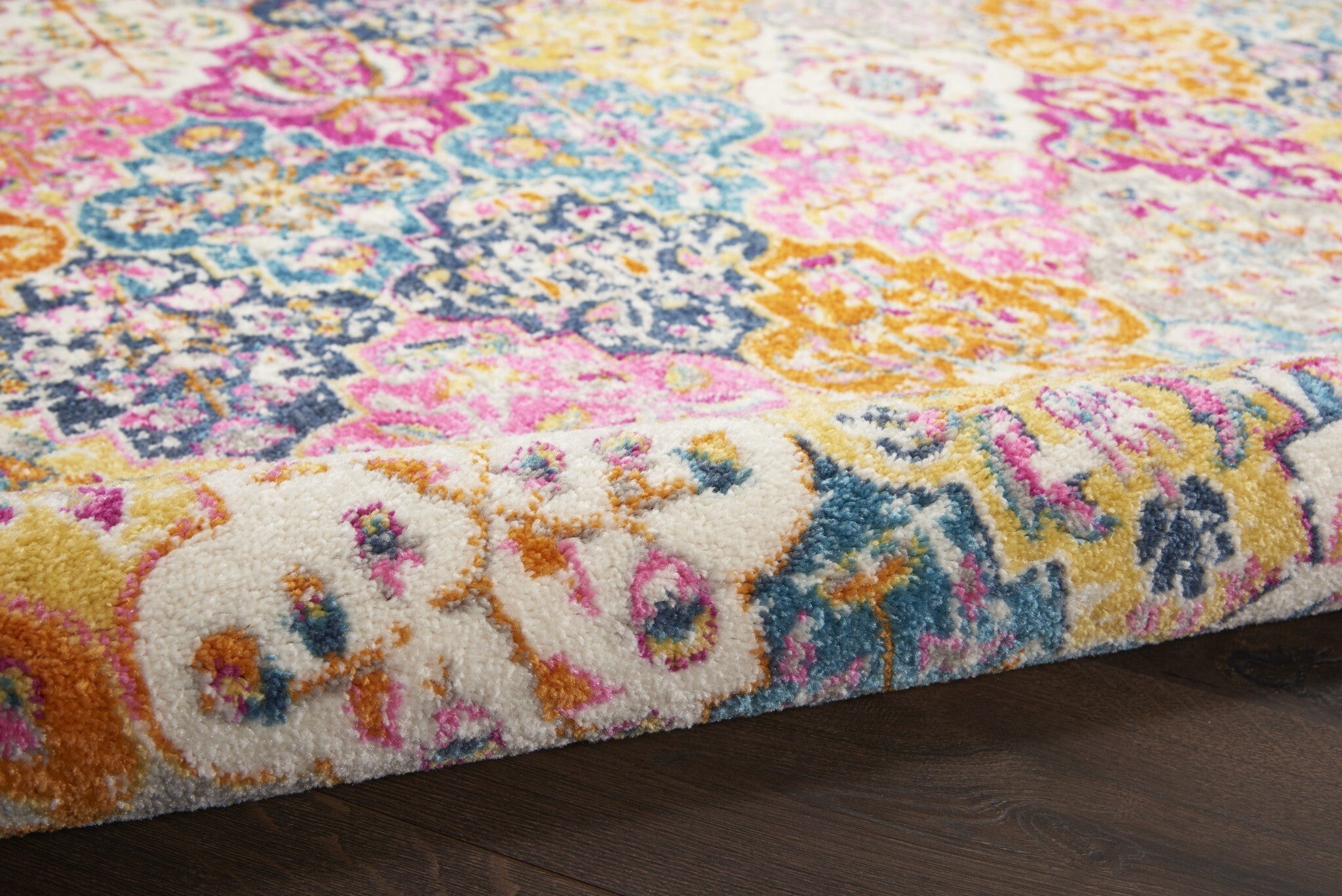 7' X 10' Muted Brights Floral Diamond Area Rug