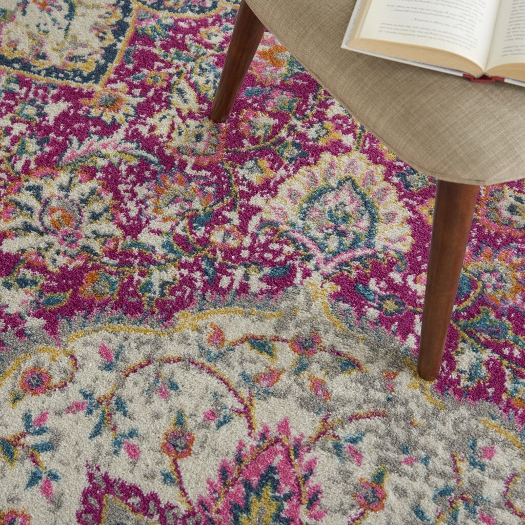 4' X 6' Pink And Ivory Medallion Area Rug
