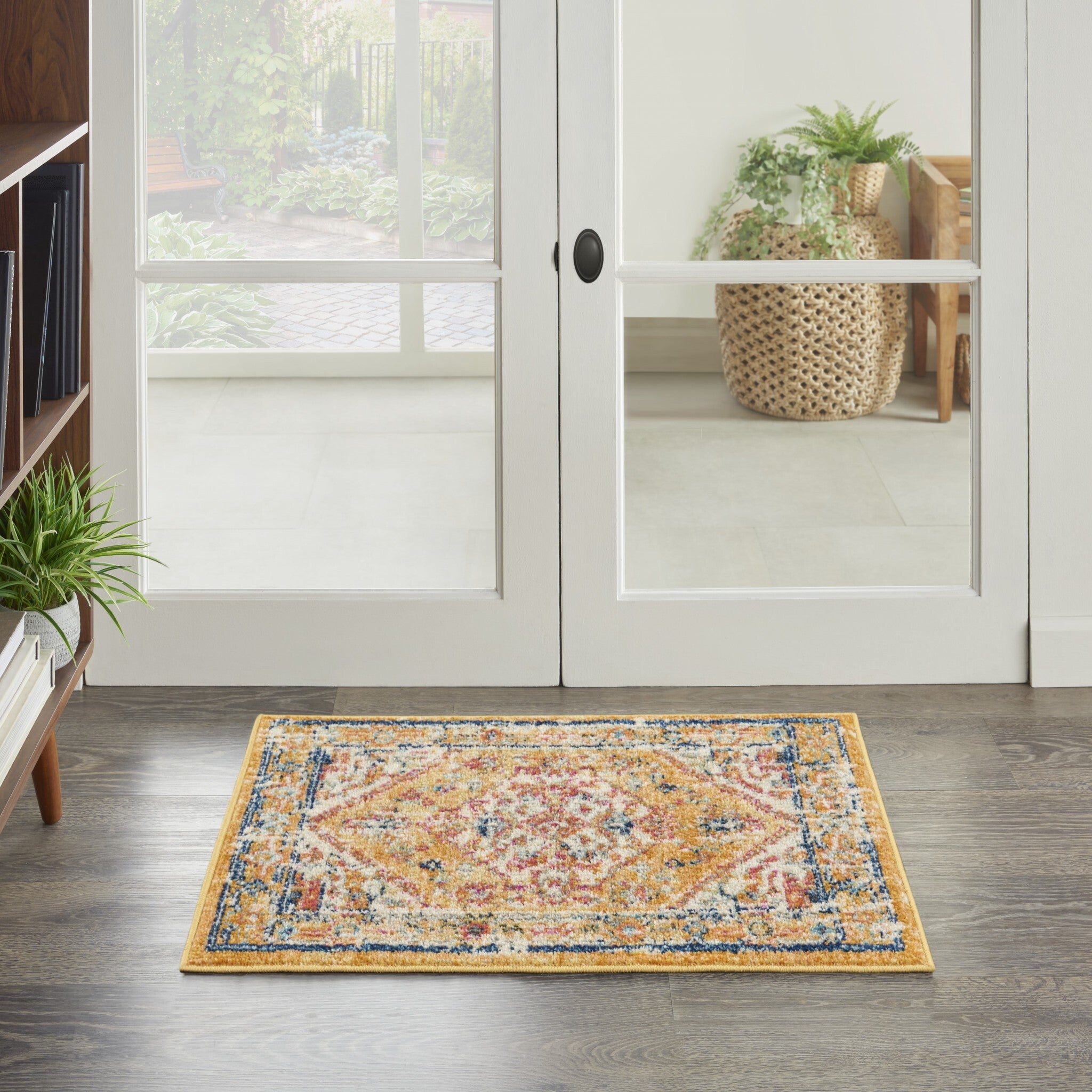 2' X 3' Ivory And Yellow Center Medallion Scatter Rug