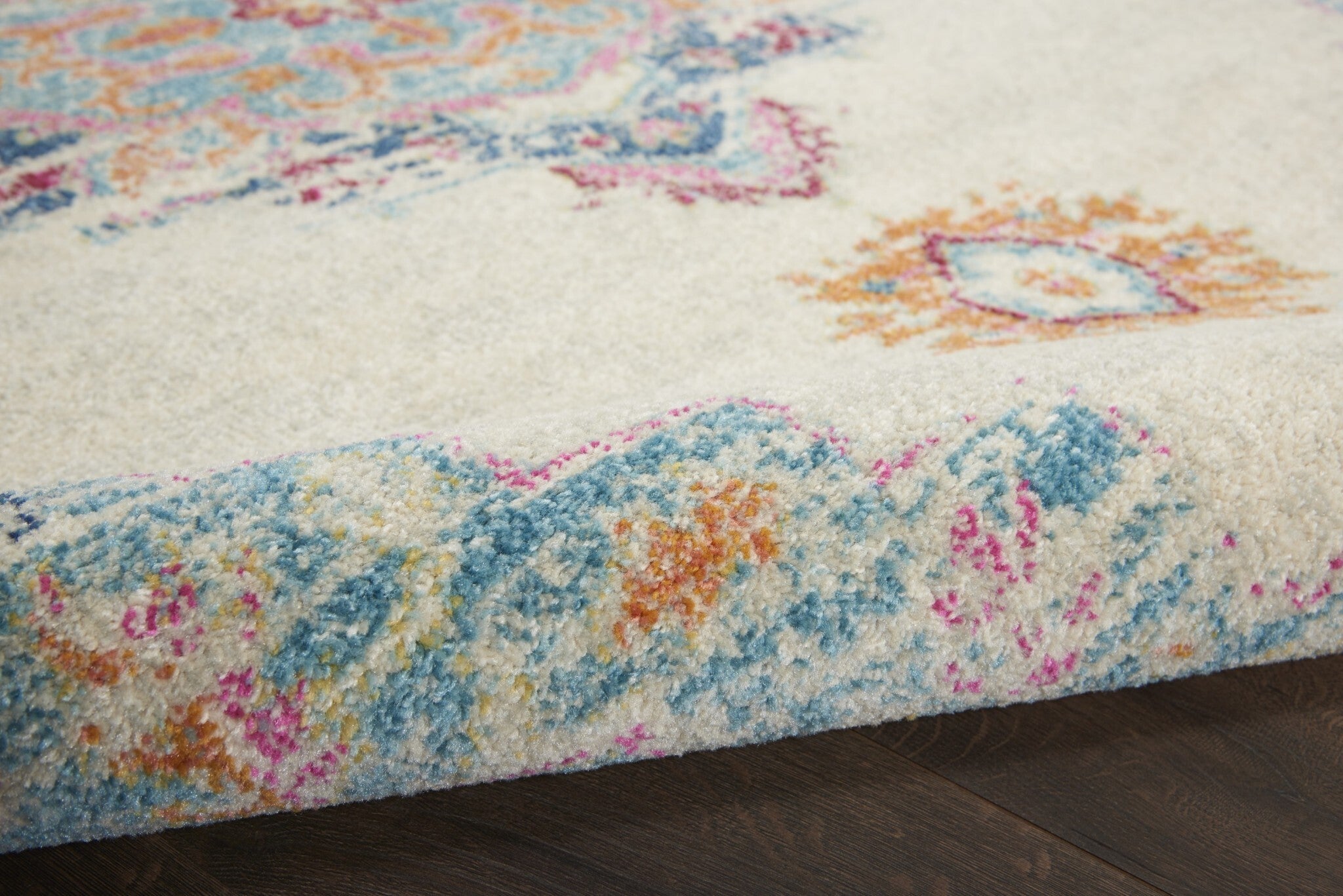 2' X 3' Gray Distressed Medallion Scatter Rug