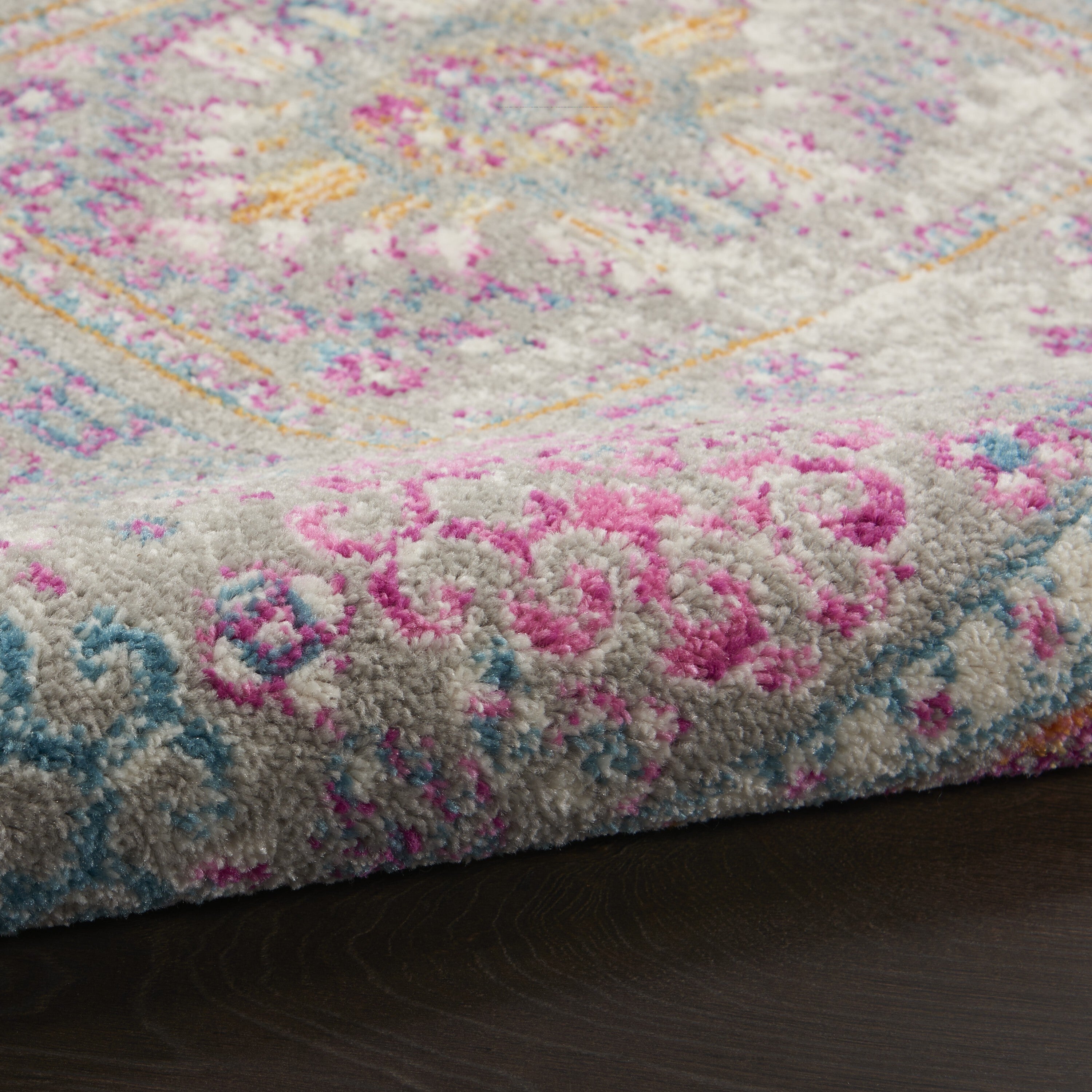 2' X 3' Gray Distressed Ornamental Scatter Rug