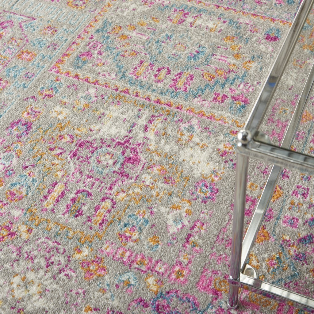 5' X 7' Gray Distressed Ornamental Area Rug