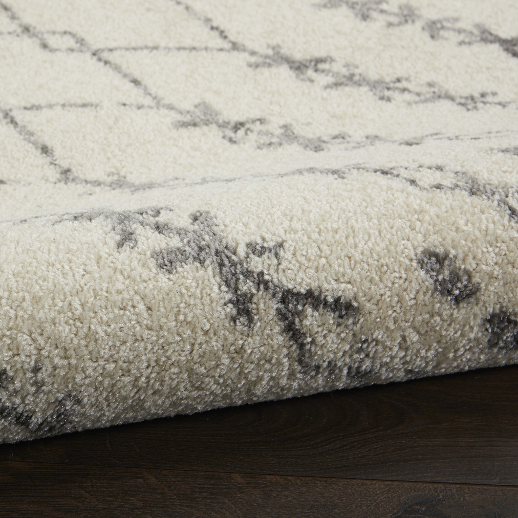 5' X 7' Ivory And Gray Geometric Area Rug