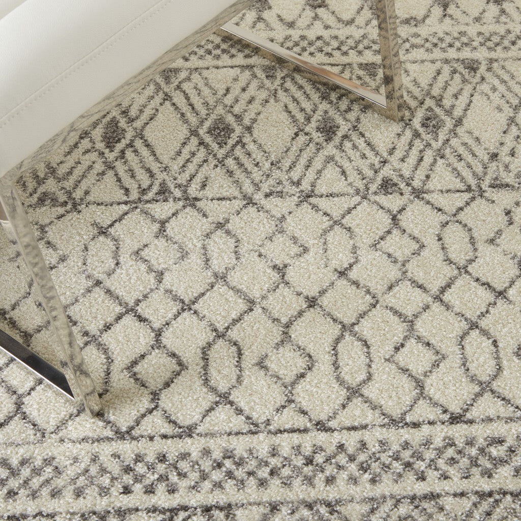 5' X 7' Ivory And Gray Geometric Area Rug