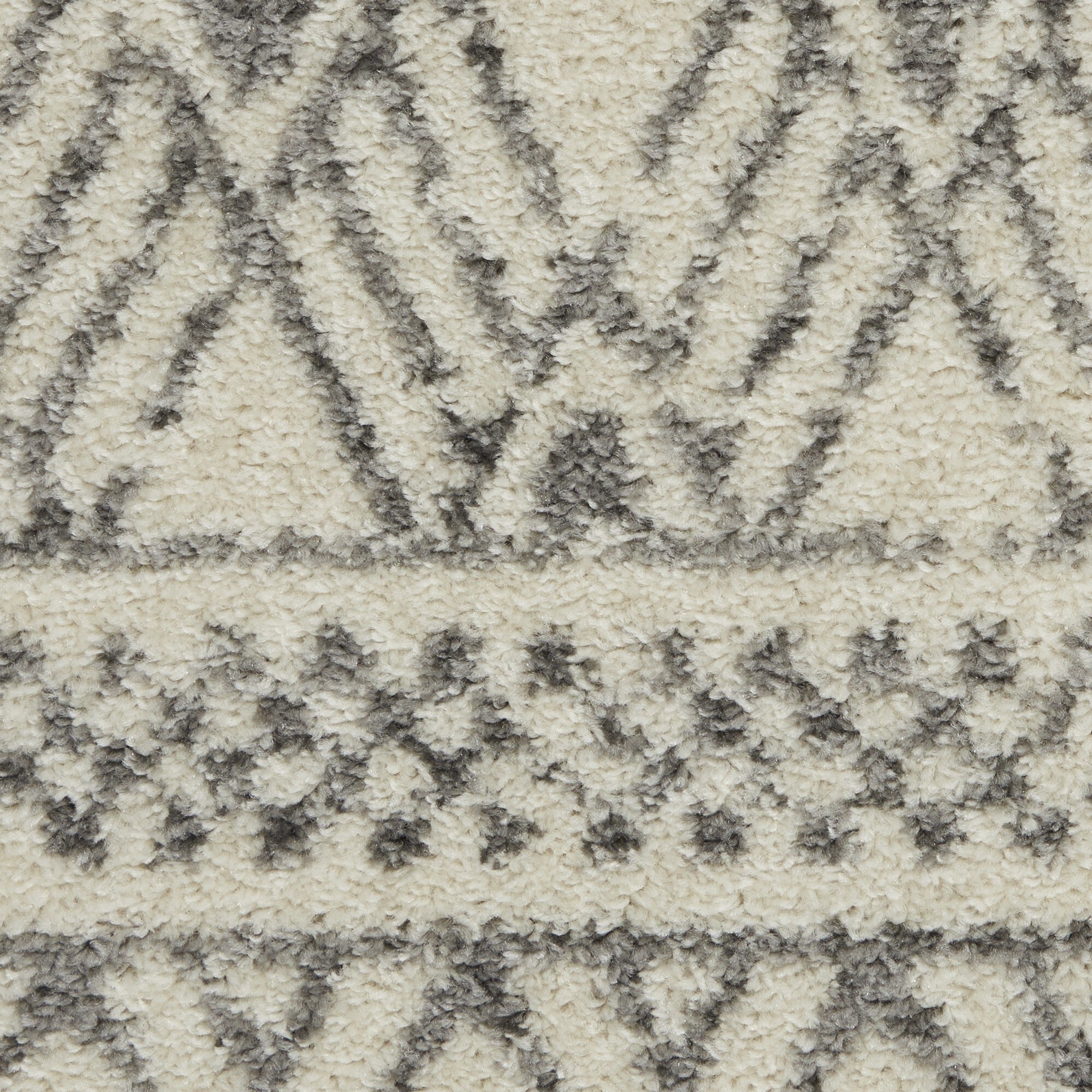 5' X 7' Ivory And Gray Geometric Area Rug