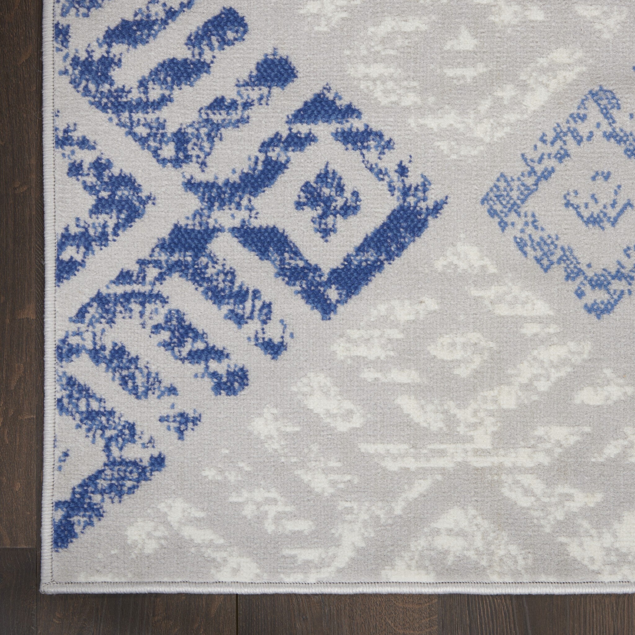 4' X 6' Gray And Blue Diamonds Area Rug