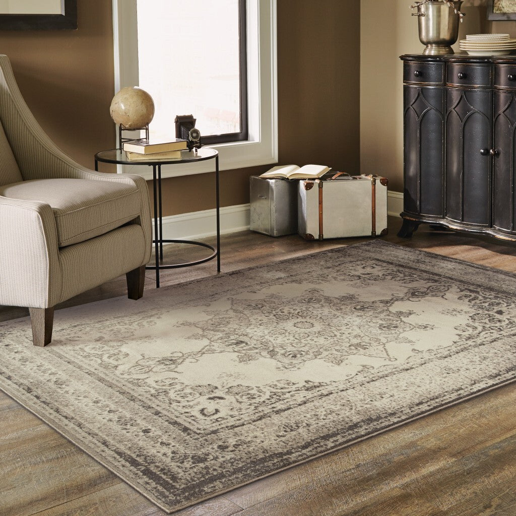 4'X6' Ivory And Gray Pale Medallion Area Rug