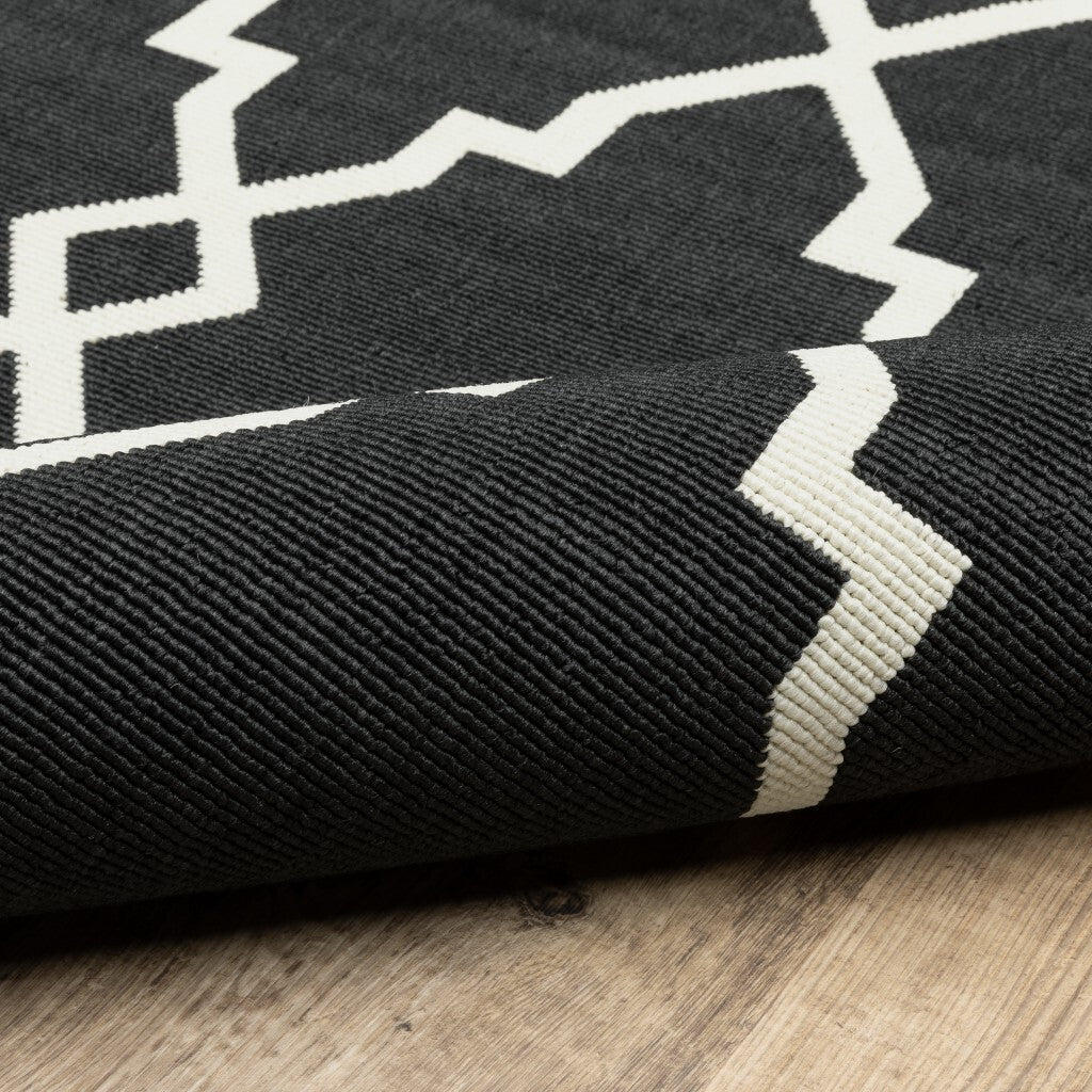 2'X8' Black And Ivory Trellis Indoor Outdoor Runner Rug