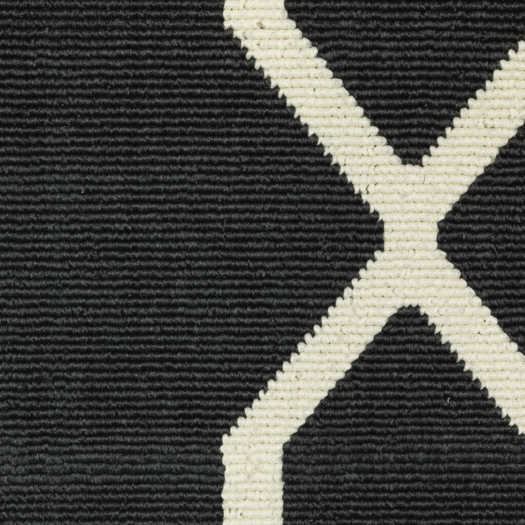2'X8' Black And Ivory Trellis Indoor Outdoor Runner Rug