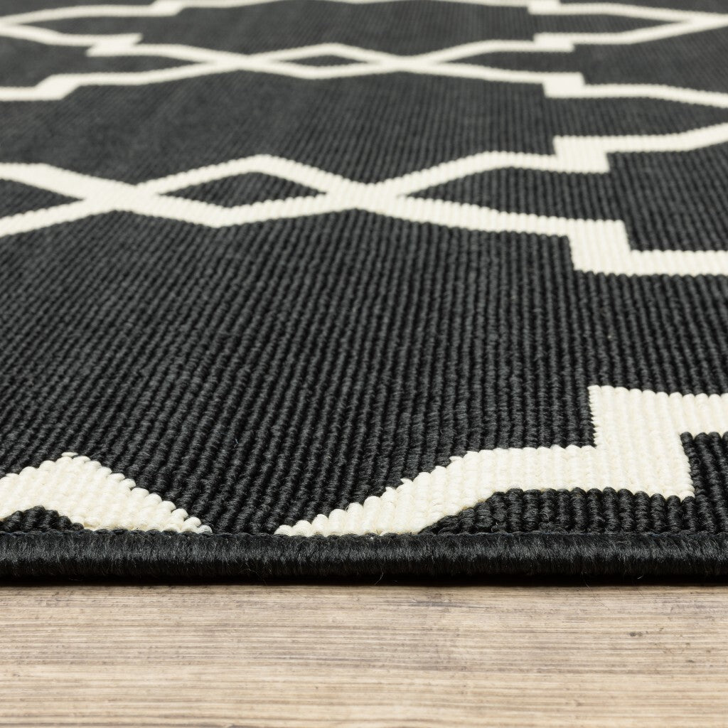 2'X8' Black And Ivory Trellis Indoor Outdoor Runner Rug