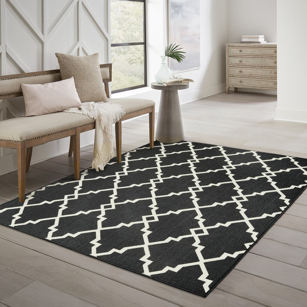 2'X8' Black And Ivory Trellis Indoor Outdoor Runner Rug