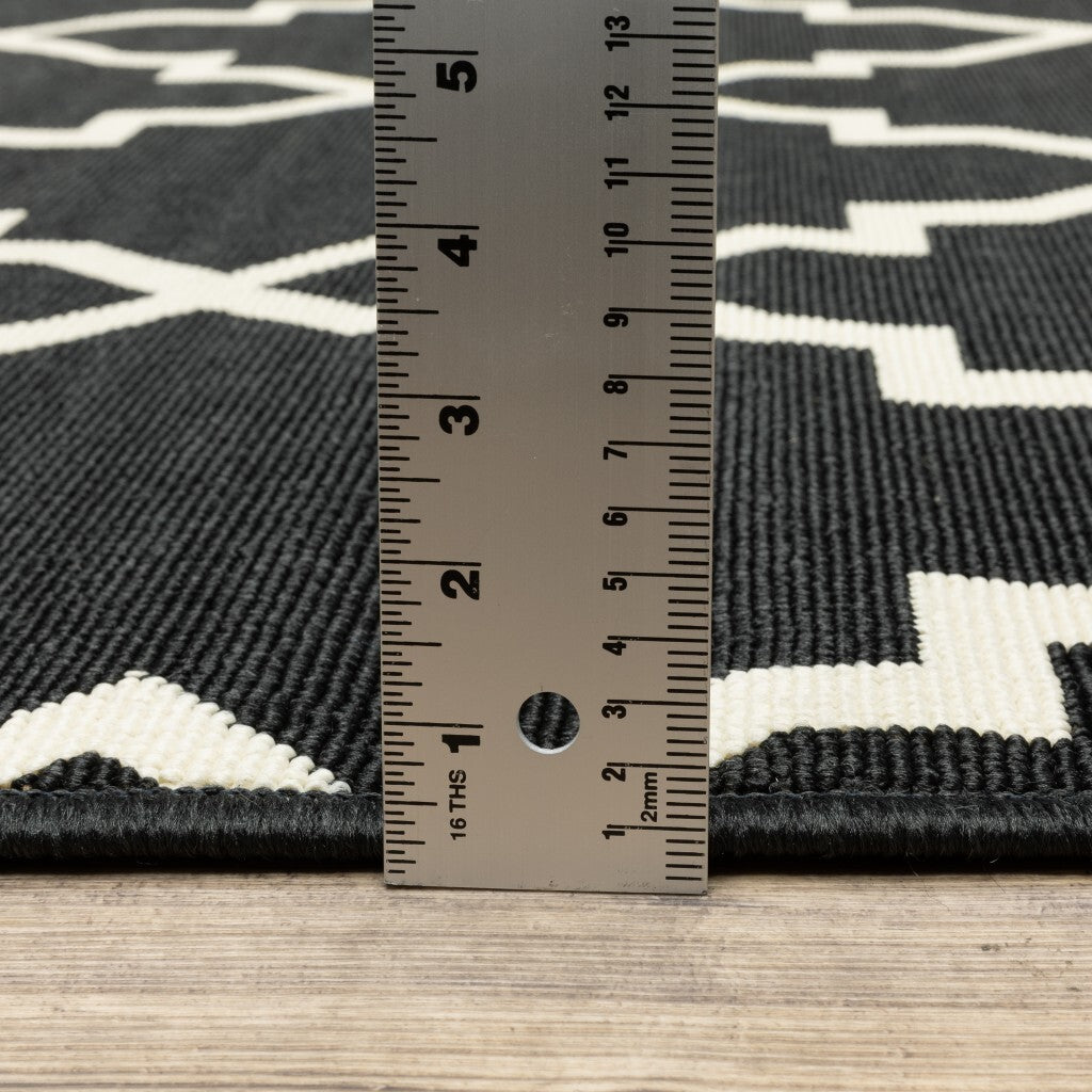 8' Round Black And Ivory Trellis Indoor Outdoor Area Rug