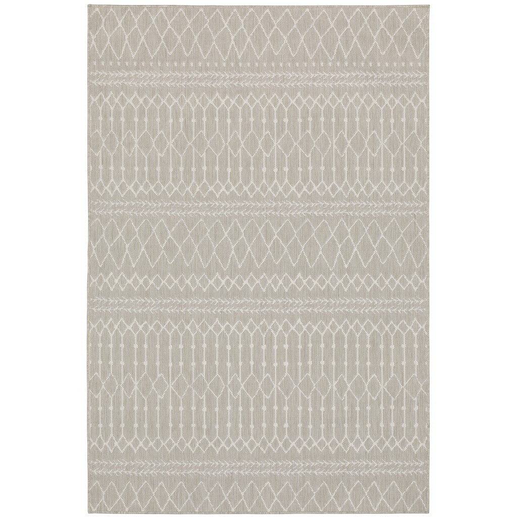 5'X7' Gray And Ivory Geometric Indoor Outdoor Area Rug