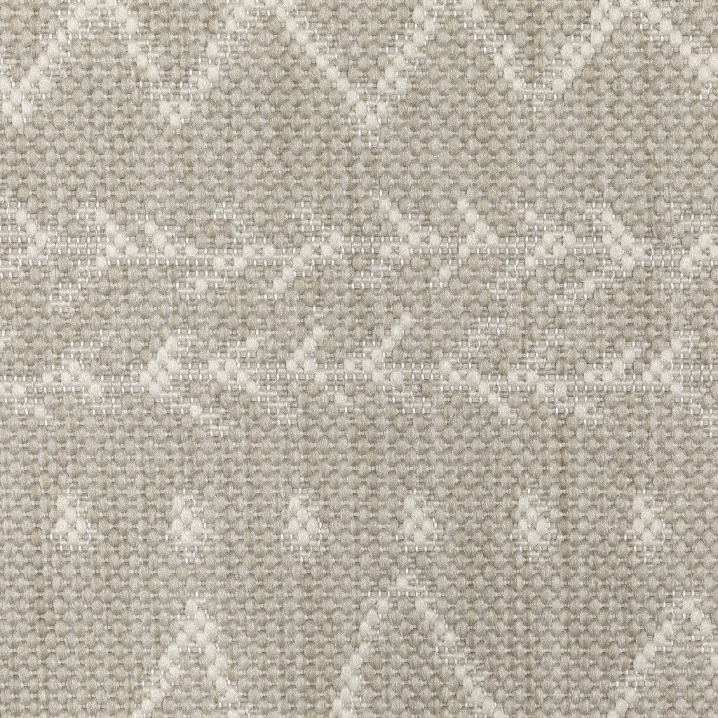 5'X7' Gray And Ivory Geometric Indoor Outdoor Area Rug