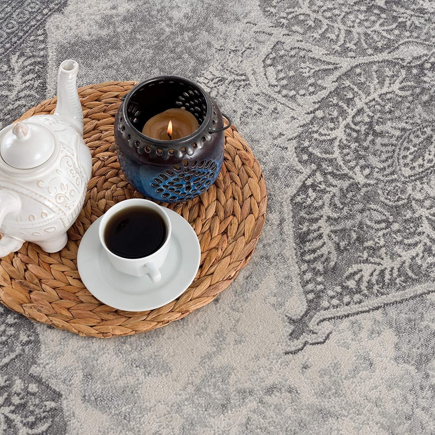 2' X 4' Gray Distressed Medallion Area Rug