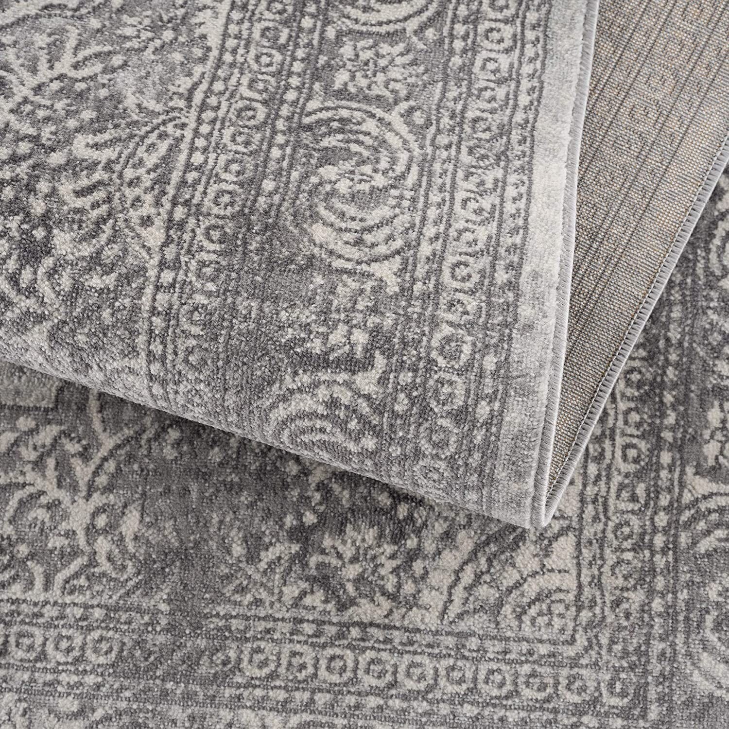 2' X 4' Gray Distressed Medallion Area Rug
