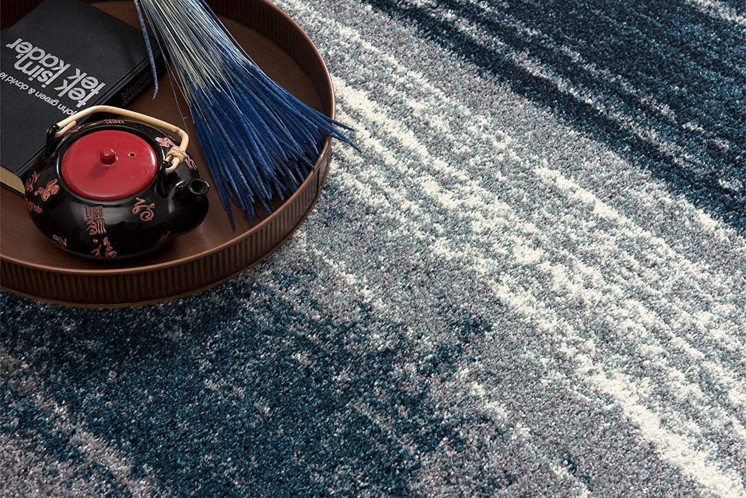 7' X 9' White And Blue Abstract Strokes Area Rug