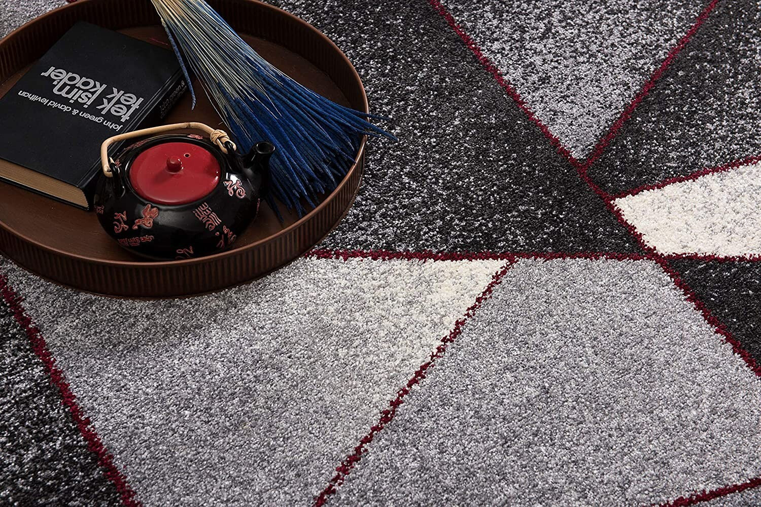 5' X 8' Gray And Red Prism Pattern Area Rug