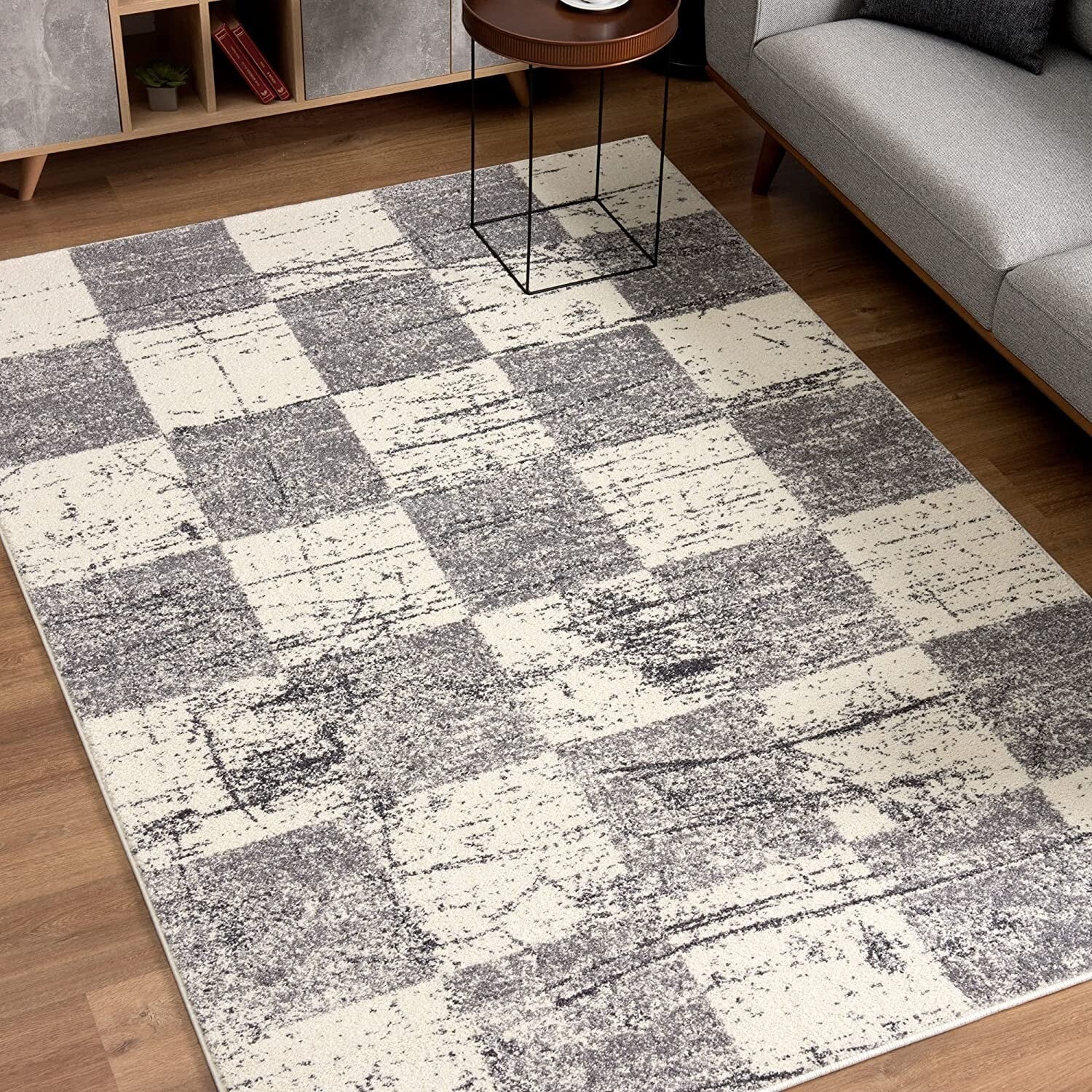 5' Round White And Gray Checkered Area Rug