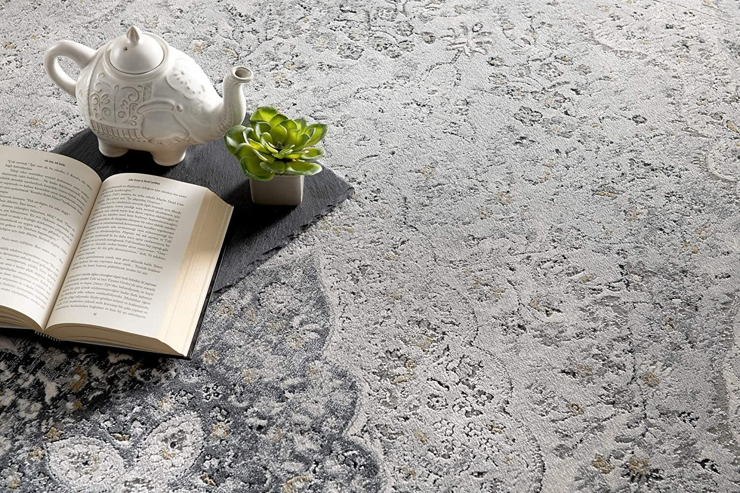 4' X 6' Gray Distressed Decorative Area Rug