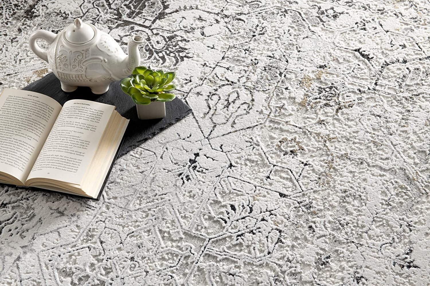 4' X 6' Gray Distressed Ornate Area Rug