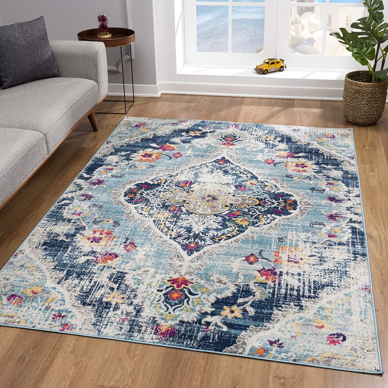 7' X 10' Blue Distressed Medallion Area Rug