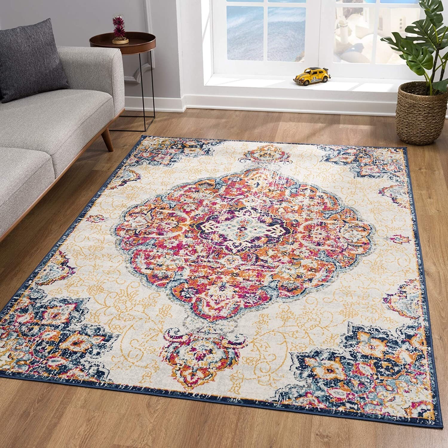 4' X 6' Cream Decorative Medallion Area Rug