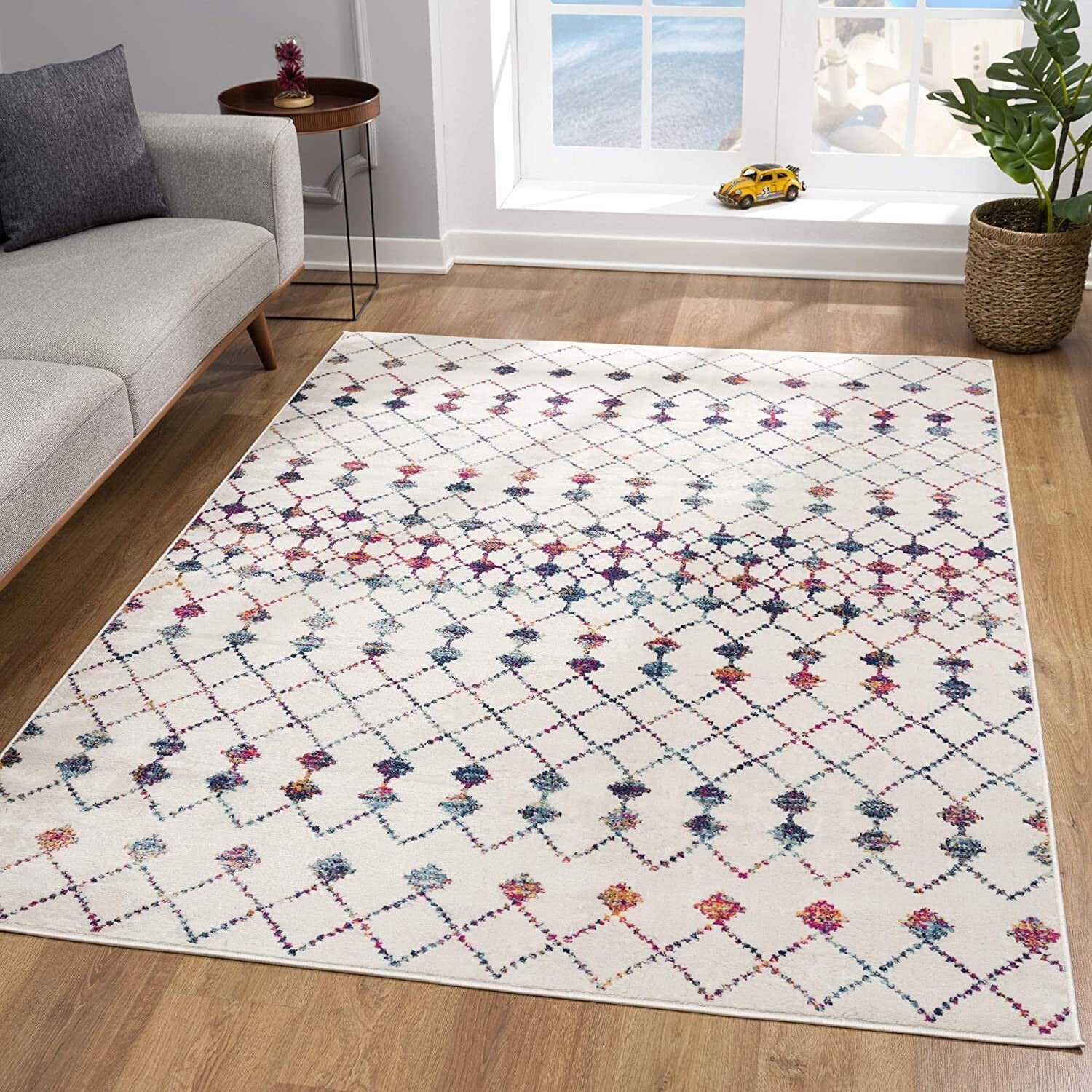 2' X 4' White Modern Geometric Grid Area Rug