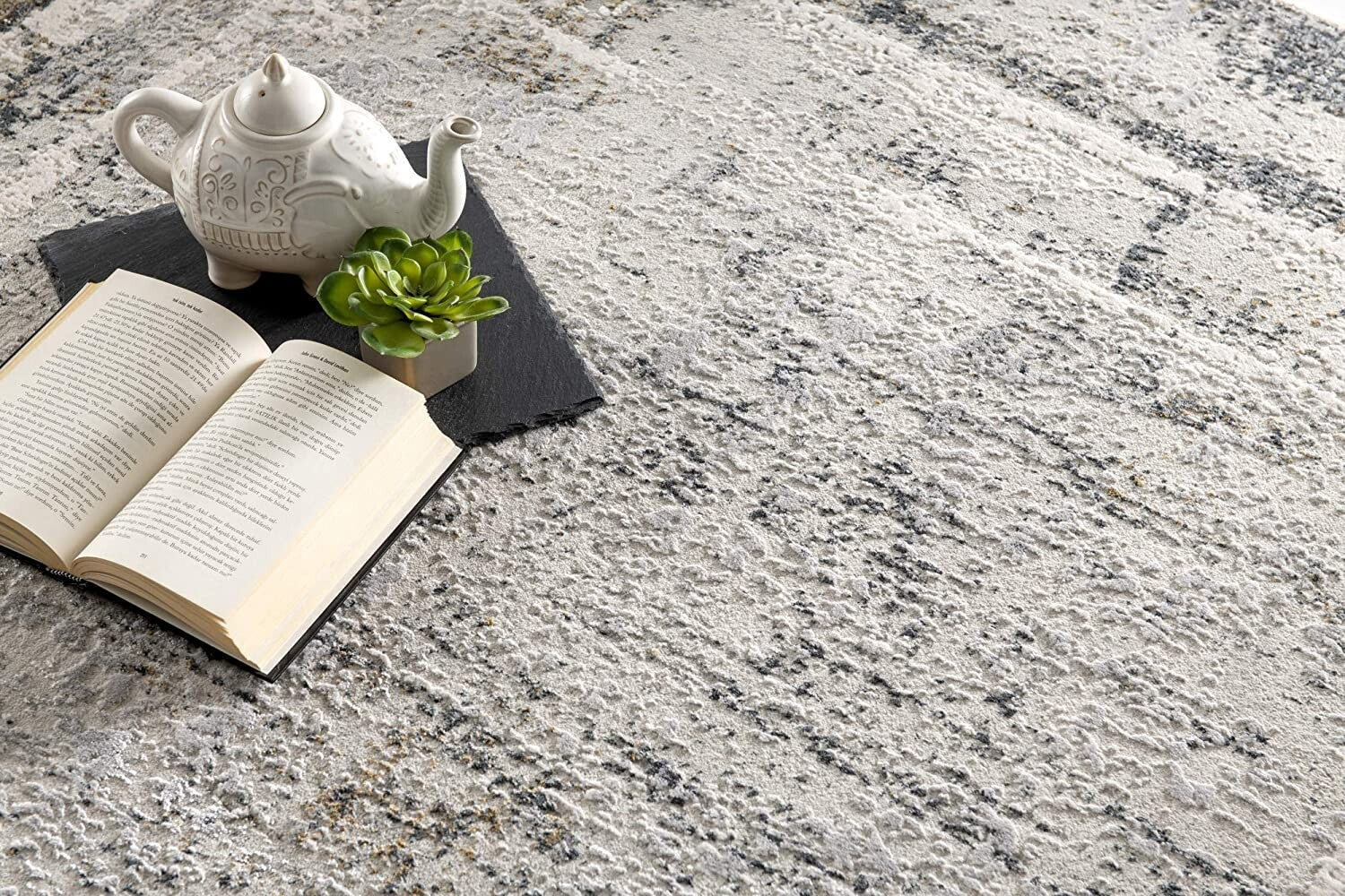 4' X 6' Gray And Ivory Abstract Distressed Area Rug