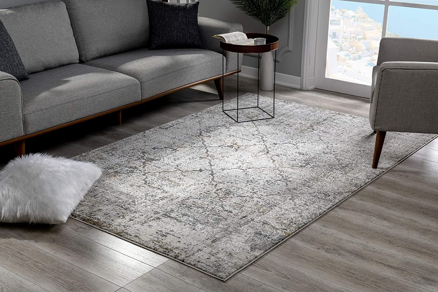7' X 10' Gray And Ivory Abstract Distressed Area Rug
