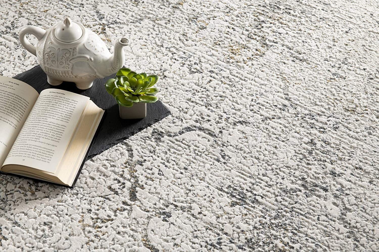 7' X 10' Gray And Ivory Abstract Distressed Area Rug