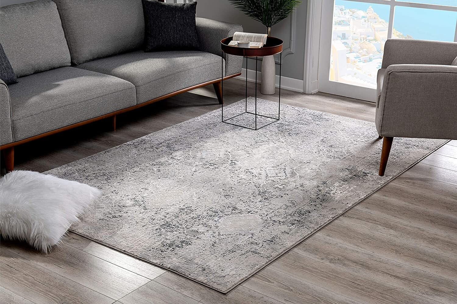 7' X 10' Gray And Ivory Abstract Distressed Area Rug