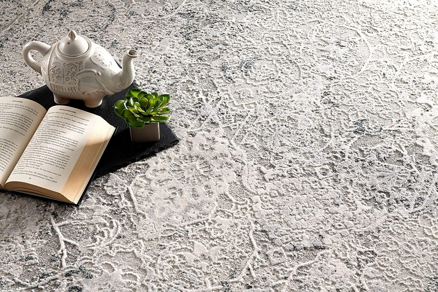 7' X 10' Gray And Ivory Abstract Distressed Area Rug