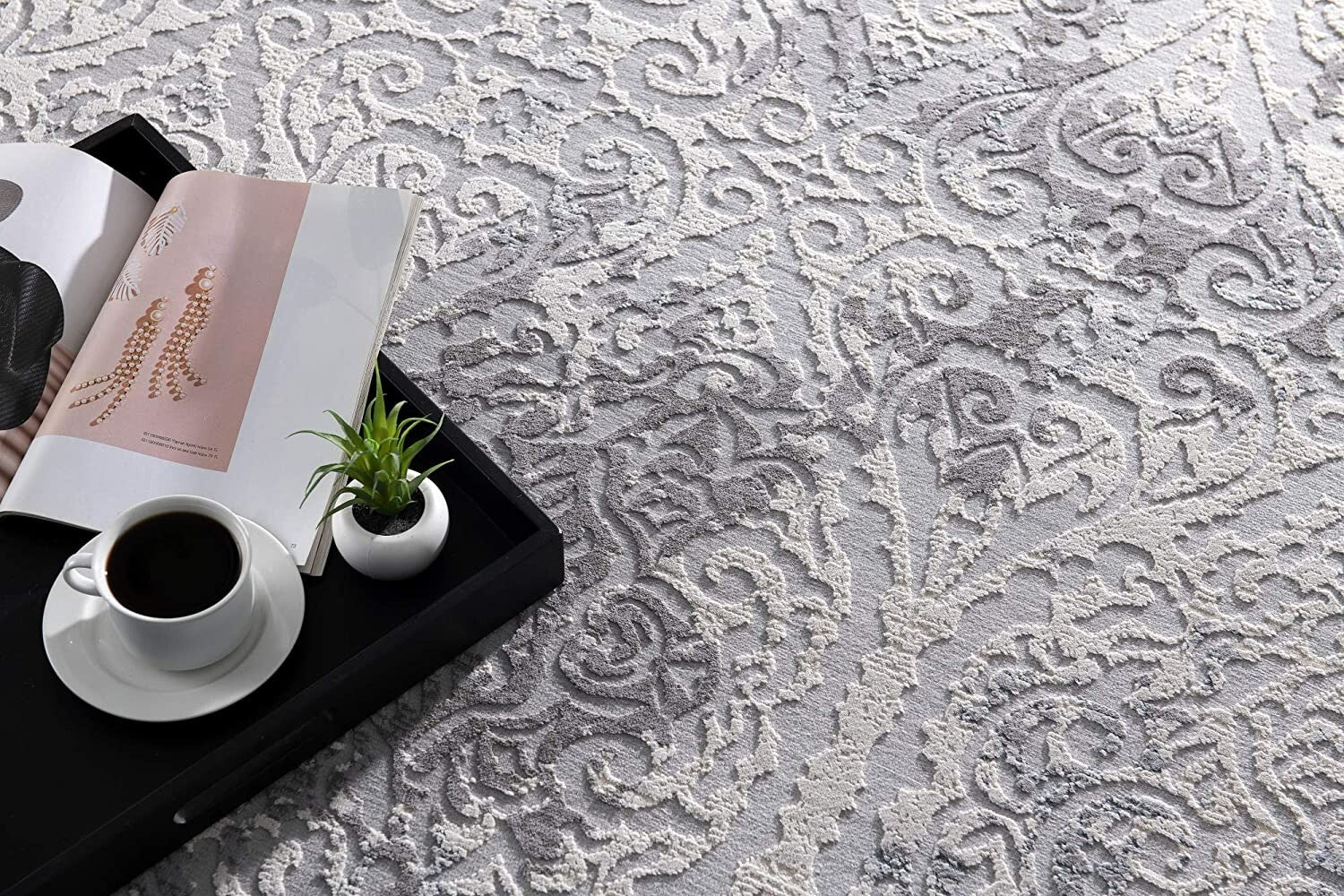 8' X 11' Cream And Gray Tinted Ogee Pattern Area Rug