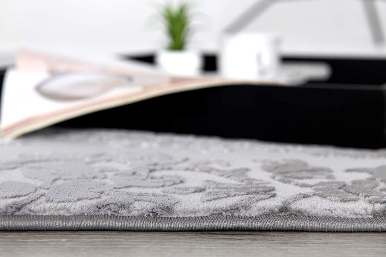 7' X 10' Gray Dripping Damask Area Rug