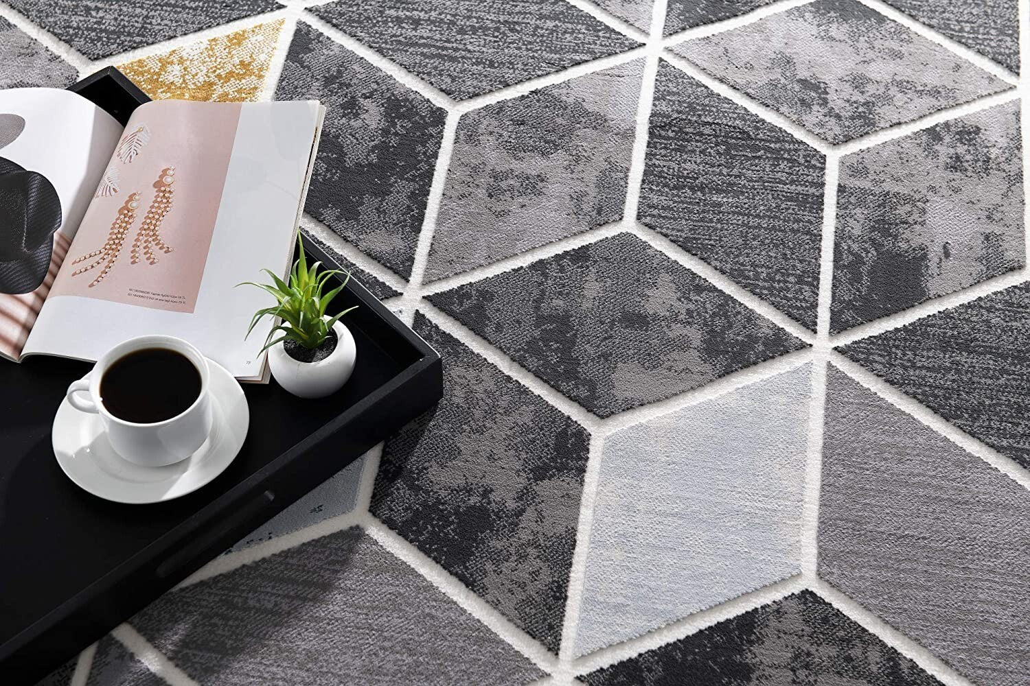 5' X 8' Gray And Gold Cubic Block Area Rug