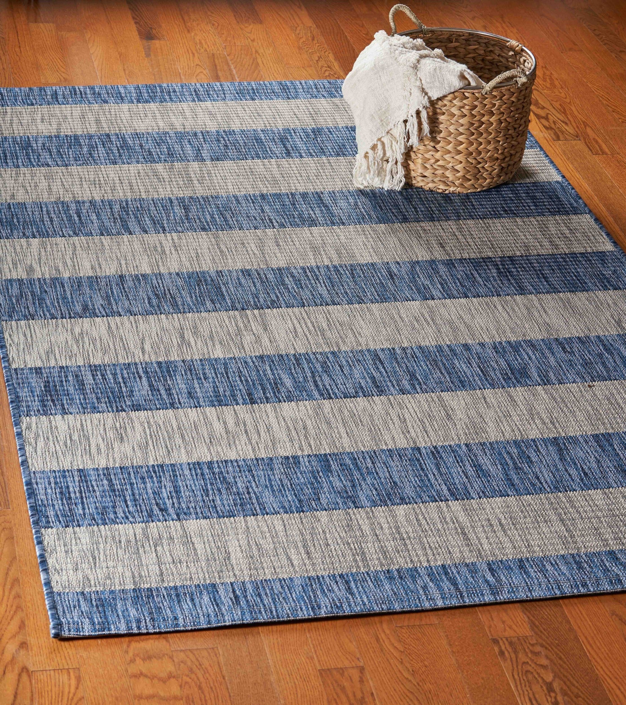 8' X 10' Navy Stripes Indoor Outdoor Area Rug